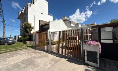 VENTA CASA (3) AMB. C/PATIO FRENTE AL MAR - BARRIO CONSTITUCION