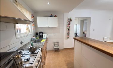 VENTA CASA (3) AMB. C/PATIO FRENTE AL MAR - BARRIO CONSTITUCION