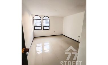 CASA EN CIUDAD JARDN