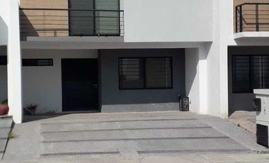 CASA EN RENTA EN FRACC. AZUL LOS LAGOS