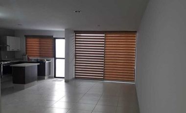 CASA EN RENTA EN FRACC. AZUL LOS LAGOS