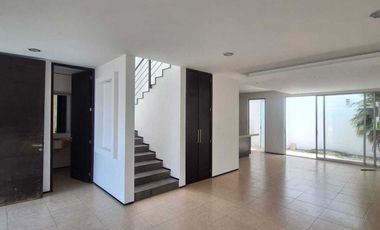 CASA EN RENTA EN RINCON DE ALTOZANO, MORELIA