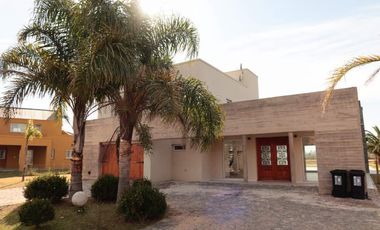 Casa en venta en Canning