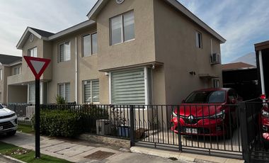 ARRIENDO LO CAMPINO CASA CONDOMINIO