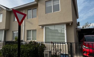 ARRIENDO LO CAMPINO CASA CONDOMINIO