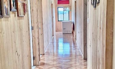 ACOGEDORA CASA FAMILIAR EN PARCELA