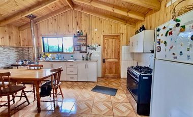 ACOGEDORA CASA FAMILIAR EN PARCELA