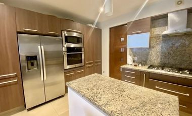 Casa en condominio en venta  Lomas Anáhuac con áreas comunes