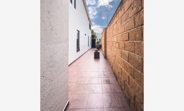 Casa en Venta en Santa Cruz Guadalupe, Puebla, Puebla