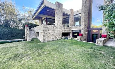 Casa en Arriendo en LUJOSA MEDITERRÁNEA EN GOLF LOMAS LA DEHESA