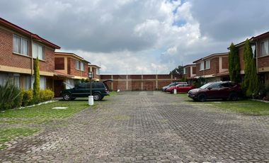 Casa en condominio en venta en San Felipe Tlalmimilolpan, Toluca, México