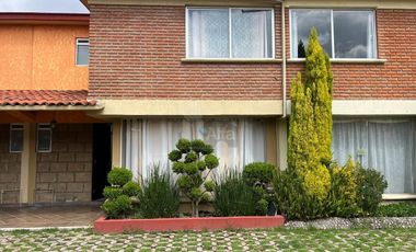 Casa en condominio en venta en San Felipe Tlalmimilolpan, Toluca, México