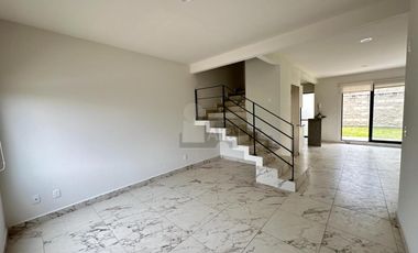 Casa en venta de 3 recámaras, en Villas del Campo, Calimaya, Estado de México.