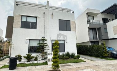 Casa en venta de 3 recámaras, en Villas del Campo, Calimaya, Estado de México.