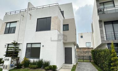 Casa en venta de 3 recámaras, en Villas del Campo, Calimaya, Estado de México.