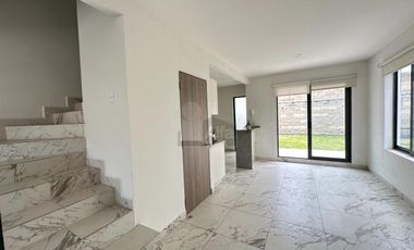 Casa en venta de 3 recámaras, en Villas del Campo, Calimaya, Estado de México.