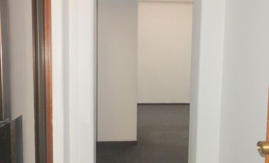 ARRIENDA EXCELENTE OFICINA 4 PRIVADOS Y PLANTA LIBRE