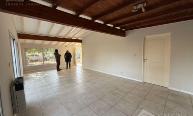 Casa de tres dormitorios en alquiler en Villa Allende Golf