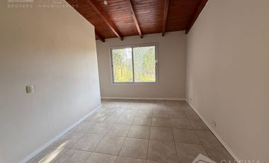 Casa de tres dormitorios en alquiler en Villa Allende Golf