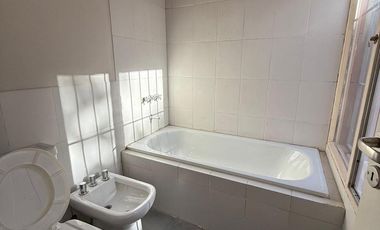 Casa de tres dormitorios en alquiler en Villa Allende Golf