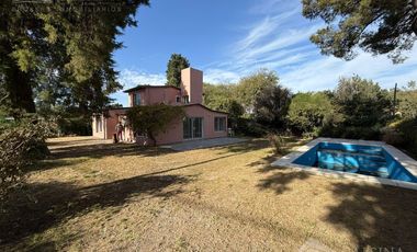 Casa de tres dormitorios en alquiler en Villa Allende Golf