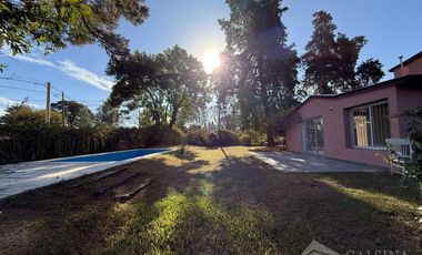 Casa de tres dormitorios en alquiler en Villa Allende Golf