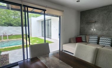 Renta casa amueblada 3 recamaras conkal piscina y paneles solares