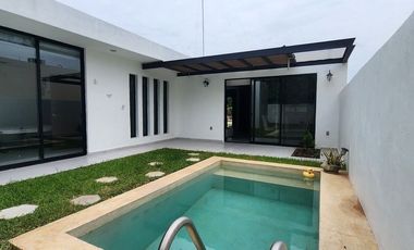 Renta casa amueblada 3 recamaras conkal piscina y paneles solares