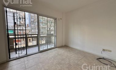 80m2 - Dos ambientes con patio en Villa urquiza.