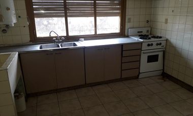 Depósito zona industrial. Planta alta de oficinas. - Olivos