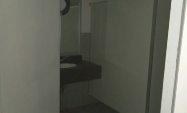 Excelente local en avenida principal