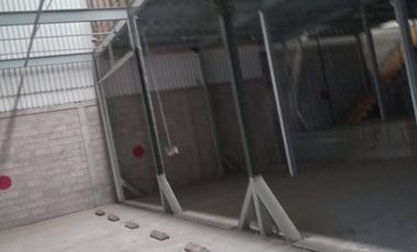 Excelente local en avenida principal