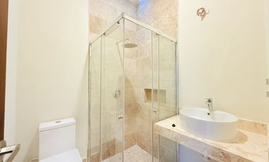 𝐂𝐀𝐒𝐀 𝐃𝐄 𝐔𝐍𝐀 𝐏𝐋𝐀𝐍𝐓𝐀 EN PRIVADA CON EXTENSO TERRENO