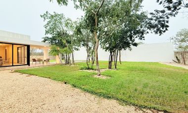 𝐂𝐀𝐒𝐀 𝐃𝐄 𝐔𝐍𝐀 𝐏𝐋𝐀𝐍𝐓𝐀 EN PRIVADA CON EXTENSO TERRENO