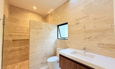 Casa en venta en la privada Oasis, Yucatán Country Club