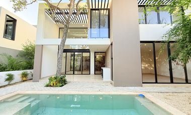 Casa en venta en la privada Oasis, Yucatán Country Club