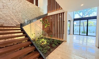 Casa en venta en la privada Oasis, Yucatán Country Club