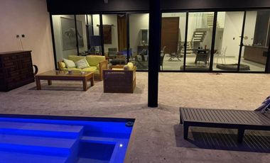 Casa con 4 Recámaras y 952 m2 de Terreno en Privada con Amenidades: NORTEMERIDA