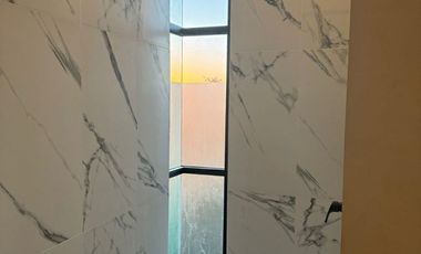 Casa con 4 Recámaras y 952 m2 de Terreno en Privada con Amenidades: NORTEMERIDA