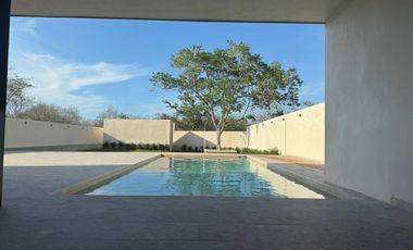 Casa con 4 Recámaras y 952 m2 de Terreno en Privada con Amenidades: NORTEMERIDA