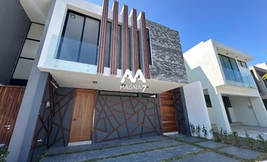 RENTA CASA EN SOLARES COTO VALEIRA HABITAT