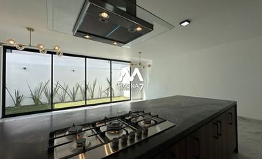 RENTA CASA EN SOLARES COTO VALEIRA HABITAT