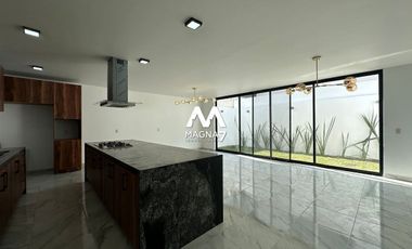 RENTA CASA EN SOLARES COTO VALEIRA HABITAT