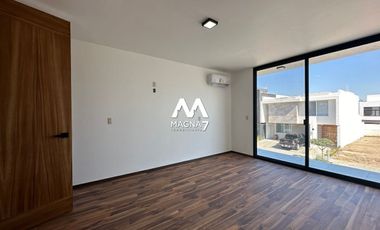 RENTA CASA EN SOLARES COTO VALEIRA HABITAT