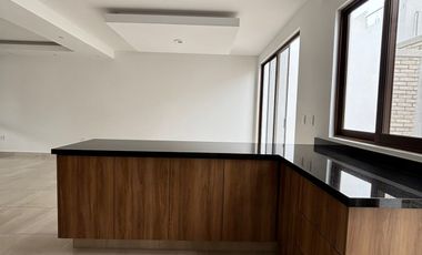 Casa en renta 3 recámaras Zibata