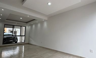 Casa en renta 3 recámaras Zibata