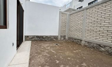 Casa en renta 3 recámaras Zibata