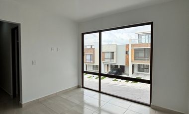 Casa en renta 3 recámaras Zibata