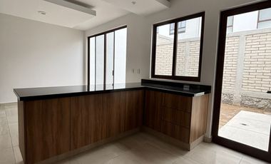 Casa en renta 3 recámaras Zibata
