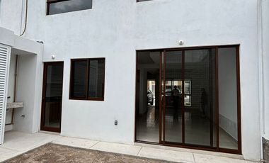 Casa en renta 3 recámaras Zibata